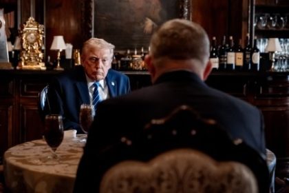 Ani styri dni po navsteve Trumpa Fico nepredstupil pred verejnostou Vlada opat riesila Simeckovu audit je plny nejasnosti
