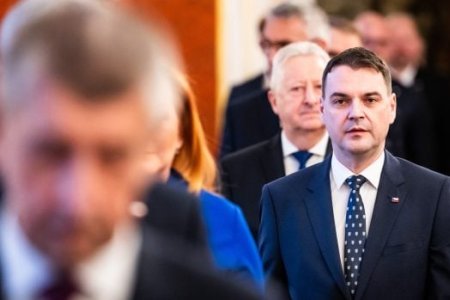 Babova vlada brzdi obranu a meni postoj k pohybu ruskch diplomaty kritici sa obavaju oslabenia ceska