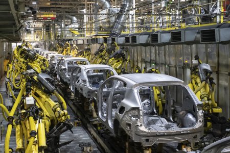 Hrozba pre Detroit narasta Slovensko s piatimi automobilkami vyrobi menej aut ako pred covidom s troma