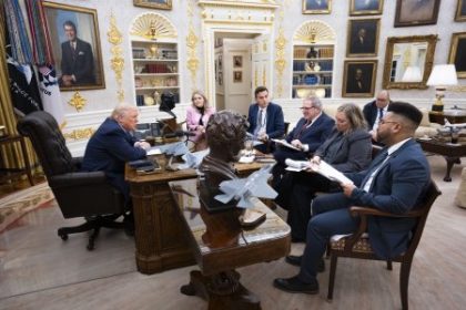 Namiesto demokracie hovoril o tanecnej sale