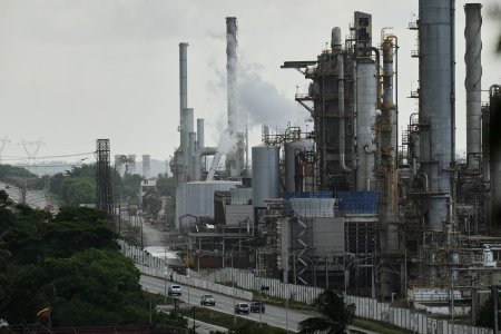 Slabsi globalny dopyt a investicie za desiatky miliard Trumpov sen o venezuelskej rope ma niekolko hacikov