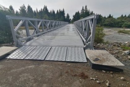 Stavbari z firmy E Gas sa vyhli bankrotu no musia sa oddlzit pod ochranou sudov