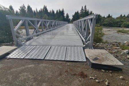 Stavbari z firmy E Gas sa vyhli bankrotu no musia sa oddlzit pod ochranou sudov