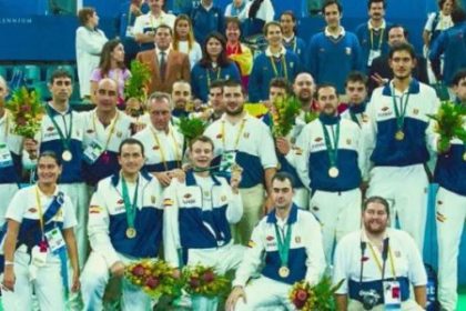 Ten kto drzi loptu nikdy nema ruky ciste Dream team je bizarny podvod paralympiady ktory v skutocnosti odhalil spoluhrac