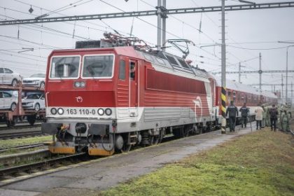 v bratislave sa opt stretli dva vlaky