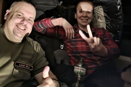 Dobrovolnik ktory prepravuje pomoc na Ukrajinu Nasi colnici nas sikanovali museli sme vylozit obe dodavky