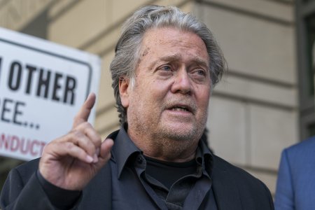 Fico by hral Bannonovu hru Ako chapat Lajcakovu poznamku v suvislosti s Epsteinom