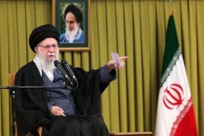 Iran sa otocil a chce vyjednavat s Americanmi aj za cenu ponizenia Trumpov utok je stale na stole