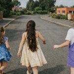 Klesa vek zaciatku puberty u dievcat Niektore rodiny nedokazu komunikovat ani o ich beznej hygiene hovori lekarka