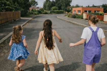 Klesa vek zaciatku puberty u dievcat Niektore rodiny nedokazu komunikovat ani o ich beznej hygiene hovori lekarka
