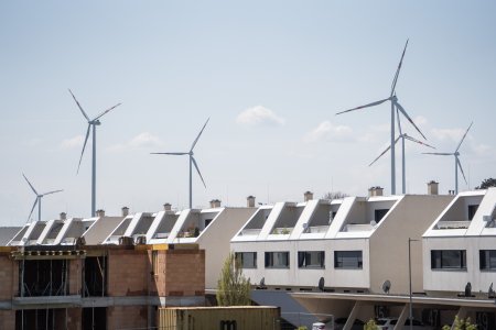Komisia navrhne reformu trhu s elektrinou zrusenie emisnych kvot neplanuje