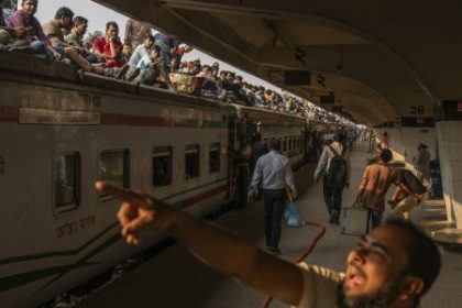 Policia zmenila uniformy ale reformy neprisli Banglades je prikladom toho ake tazke je zbavit sa autoritarov reportaz The New York Times