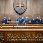 Pre neospravedlnenu absenciu na schodzi o nedovere by narodna rada mala odvolat vladu