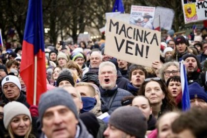 Preco ceskeho prezidenta tak rychlo podporilo tolko ludi Aj kvoli skusenostiam zo Slovenska hovori lider Miliona chvilok