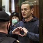 Preco pouzili zabi jed ako sa dostal az k Navalnmu a kam zmizli jeho zvratky styri klucove otazky o vysetrovani