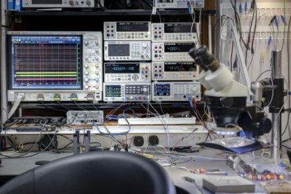 Rok po facke od Vancea Co Europa urobila na znizenie zavislosti od americkej obrany a technologii