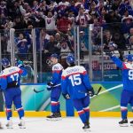 Slafkovsky bol po goloch skromny no spoluhraci sa ozvali Kritikom zavrel usta ludia by na neho mali byt ohliadupnejsi