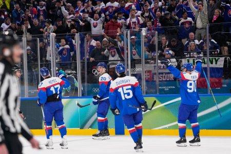 Slafkovsky bol po goloch skromny no spoluhraci sa ozvali Kritikom zavrel usta ludia by na neho mali byt ohliadupnejsi