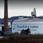 Slovenski farmari pozaduju odskodnenie za uzavretie povazskeho cukrovaru jeho nemecky majitel o tom mlci