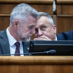 Tibor Gaspar Danko si vynutil aby poslancovi za mrezami zostali funkcie
