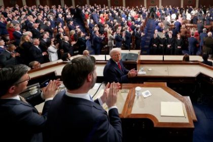 Trumpov svet 401 den Vyhravame tolko ze sa to neda vydrzat Trump v prejave o stave unie vykresloval alternativnu reality