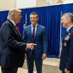Trumpov svet 402 den Ak USA zautocia na Iran Ukrajina pravdepodobne nedostane americke rakety do protivzdusnych systemov