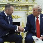 Trumpova Amerika zasahuje do polskhej politiky a podporuje pravicu ktora sa moze vratit k moci