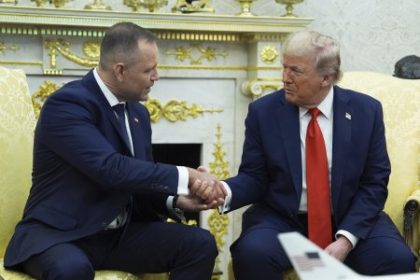 Trumpova Amerika zasahuje do polskhej politiky a podporuje pravicu ktora sa moze vratit k moci