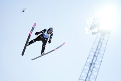 Zvacsuju si penisy aby doskokili dalej Z bizarneho sposobu skokanov na lyziach sa stava olympijska tema