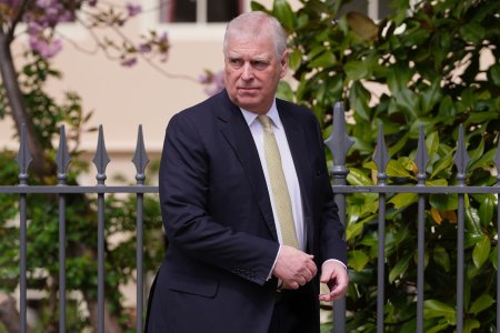 v Britanii zatkli byvaleho princa Andrewa kontakty s Epsteinom ho mozu poslat do vezenia