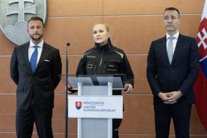 vyhrazka na telegrame sa tykala 19 skol policia odmieta prezradit v akom jazyku bola napisana