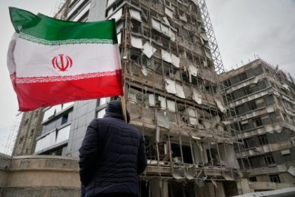 Chamenieho smrt uvehla Iran do chaosu a boja o moc Atmosfera je neuveritelna pisu Iranci