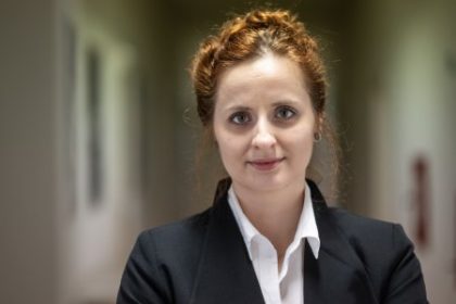 Chcu nas vyhladovat a znicit hovori riaditelka Divadelneho ustavu Alzbeta Vakulova