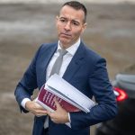 Drucker poskytol inovacne dotacie dalsim dvom firmam hoci predtym uz uzavrel skandaloznu Kmecovu vyzvu