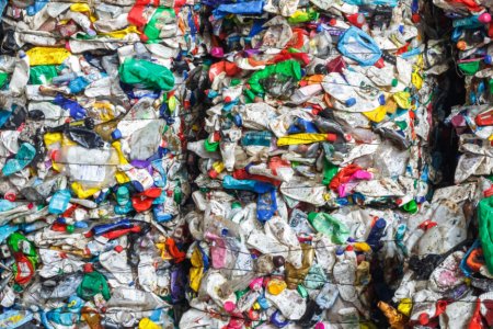 Europska recyklacia plastov sa ocita v krize O oddlzenie ziada aj inovatvny no uz uzavrety zavod z Nitry