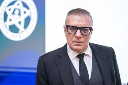 Kovacik ostava prezidentom SFZ napriek kauze s mobilmi Sam obvinil clena zvazu z obohatenia sa o 200tisic eur