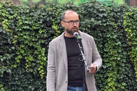 Po 16 rokoch sa snai ukoni konfliktn riadenie Kandidt na primtora Roman Vao vysvetuje ako plnuje zmeni Rimavsk Sobotu