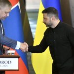 Telefonat spory nevyriesil Fico ziada kontrolu Druzby Zelenskyj ho pozval na Ukrajinu