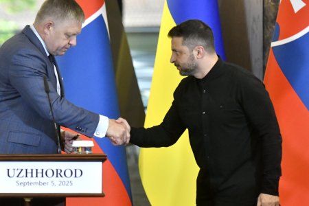 Telefonat spory nevyriesil Fico ziada kontrolu Druzby Zelenskyj ho pozval na Ukrajinu