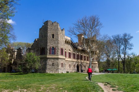 Turisticky zakladny tabor Do Javoria za zbojnickou historiou na Moravu na bicykli a k Dunaju s detmi