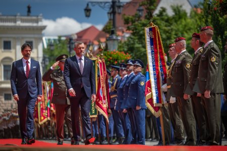 Tyzden v prave Rada Prochazku Pomoc migrantom expanzivne velmoci a hrozby pre Slovensko