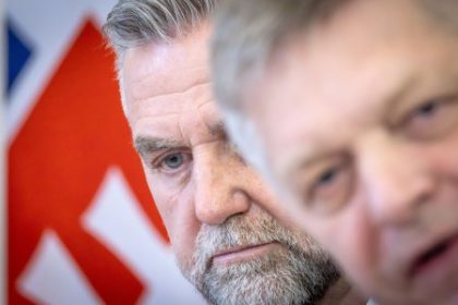 Vyroba legislativnych mrtvol Narodnou radou a vyderacske praktiky Evropskej komisie