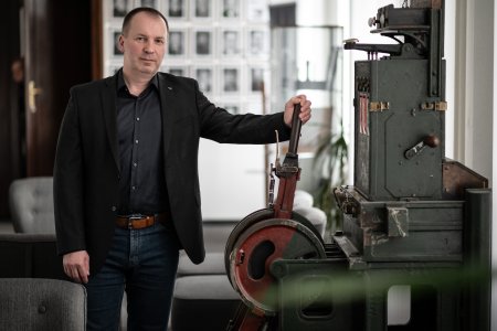 do 10 az 12 rokov moze pribudnut 100 kilometrov rychlejsiej trate medzi kosicami a zilinou cestu vlakom to skraji aj o 18 minut hovori riaditel zsr