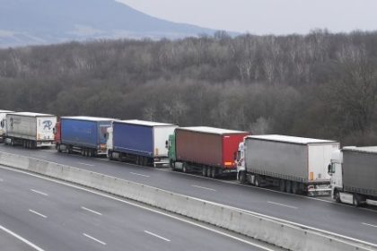 dvojak ceny nafty zacnu platit od pondelka soferov so zahranicnymi znackami to bude stat 1826 eura za liter