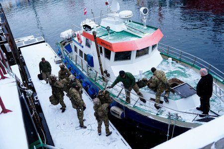 priviezli zasoby kvri a mali v plane odpalit pristavacie drahy ako sa dani pripravovali na americky utok na gronsko