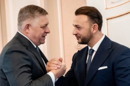 spravodajsky filter prokurator plakal na nespravnom hrobe a fico zacina byti kvoli policajtom okolo curillu predmetom posmechu