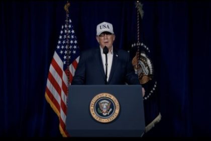 tento utok nemusi trumpovi tak lahko prejst ani na bojisku ani doma