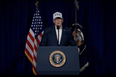 tento utok nemusi trumpovi tak lahko prejst ani na bojisku ani doma