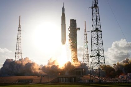 Artemis II s posadkou let na Mesiac pretoze si to zelal Trump ludia este nikdy neboli tak daleko od svojej planety