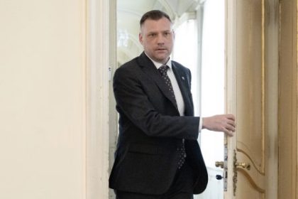 Baterkarna v Suranoch podla Tarabu nebude Uz montujeme fabriku tvrdi investor